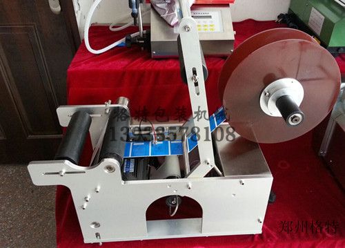 半自動圓瓶貼標(biāo)機