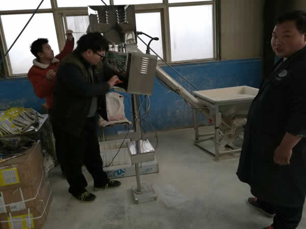 格特技術(shù)人員現(xiàn)場(chǎng)安裝調(diào)試設(shè)備