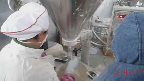 克勝粉劑包裝生產線員工現場操作圖