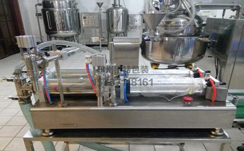 雙頭液體灌裝機