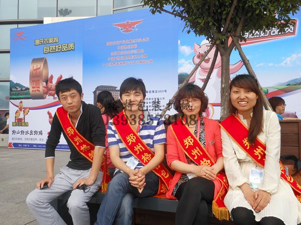 參展武漢畜牧?xí)裉貓F隊合影留念