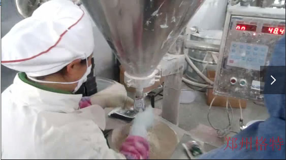 半自動粉體包裝機生產視頻，這速度是不是6的飛起?